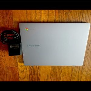 New Samsung Chrome Computer and charger